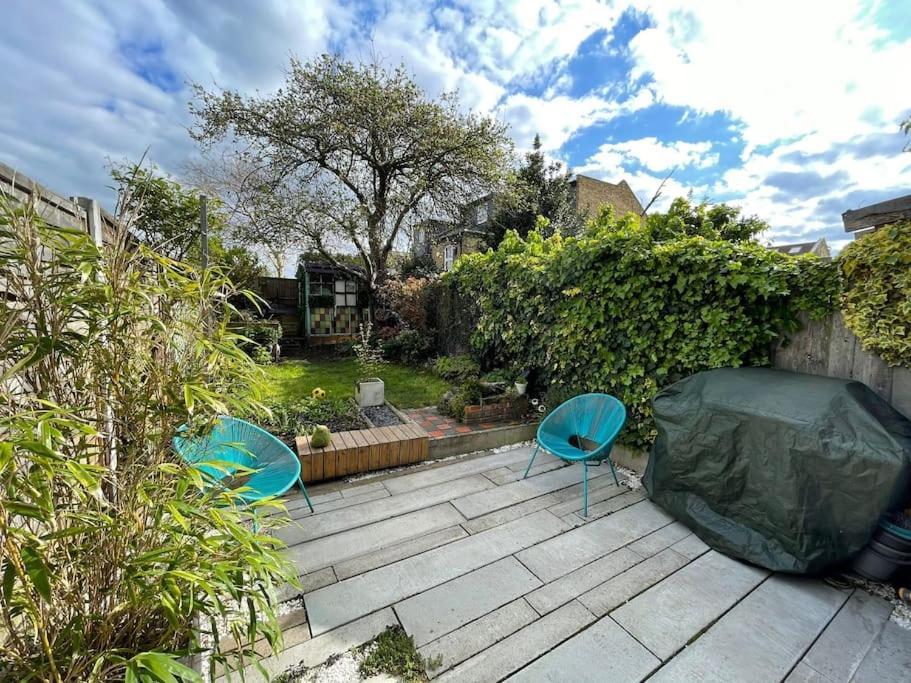Semesterbostad Enchanting 3 Bedroom House With Garden In Leyton