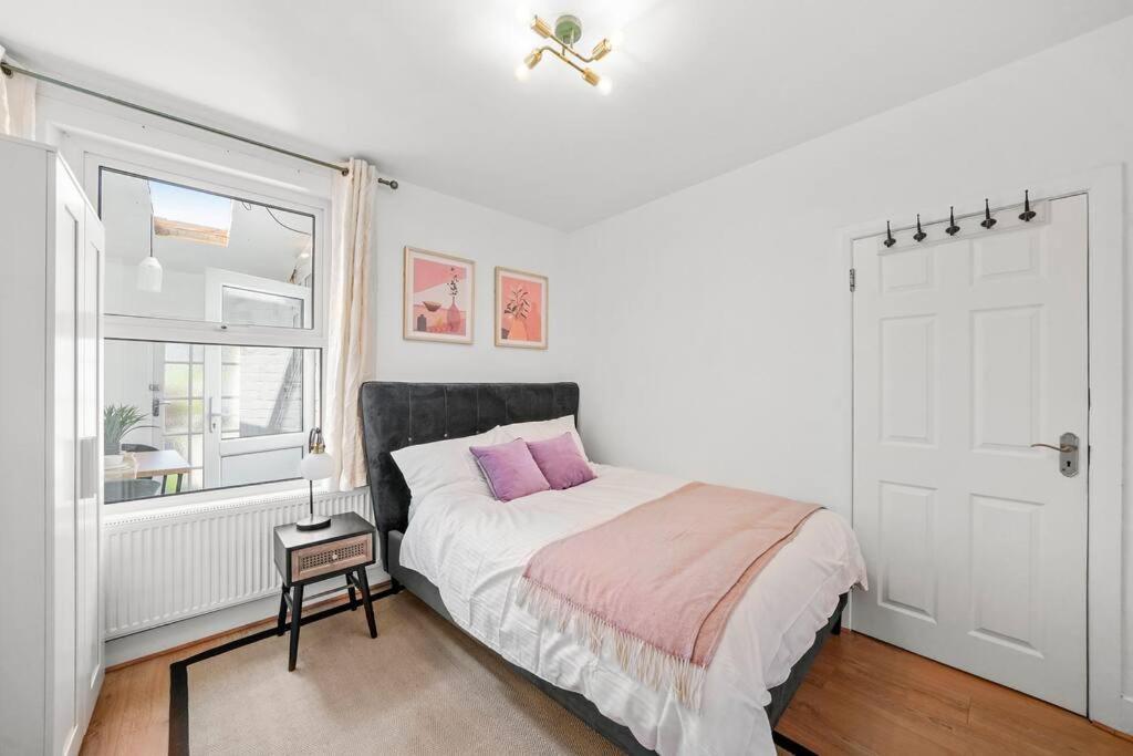 Bright 2 Bed Perfect Hub