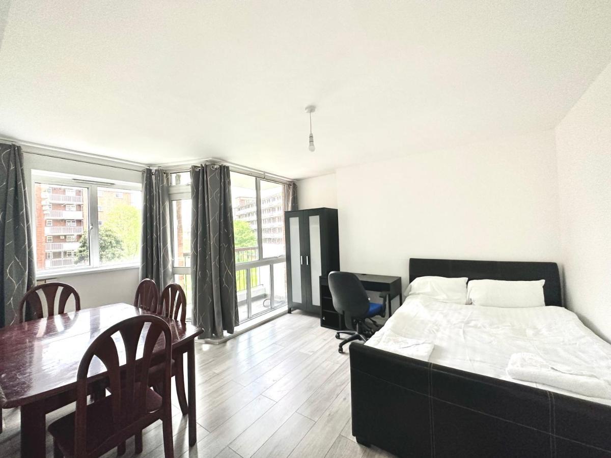 Fabulous 3 Bedroom Flat Sleeps 6 *