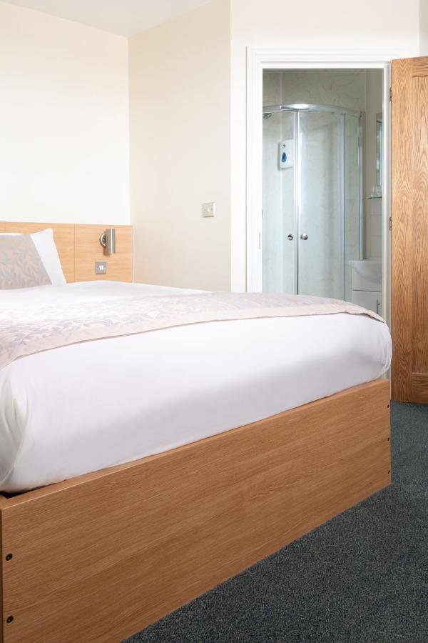 Fox Connaught Inn 3*