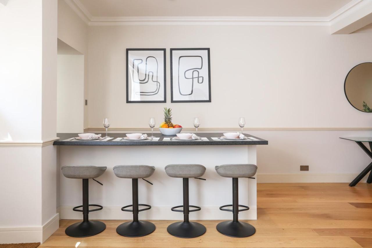Notting Hill - Movie Location Apartment London