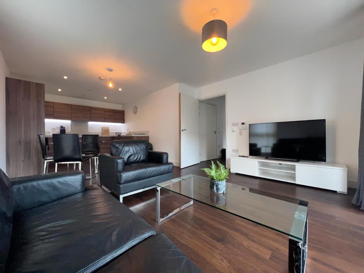 Modern 2br 2ba Wparking Sleeps 6 Comfortably Apartment