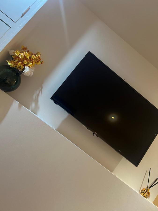 Appartement Large Modern Studio Flat Londen