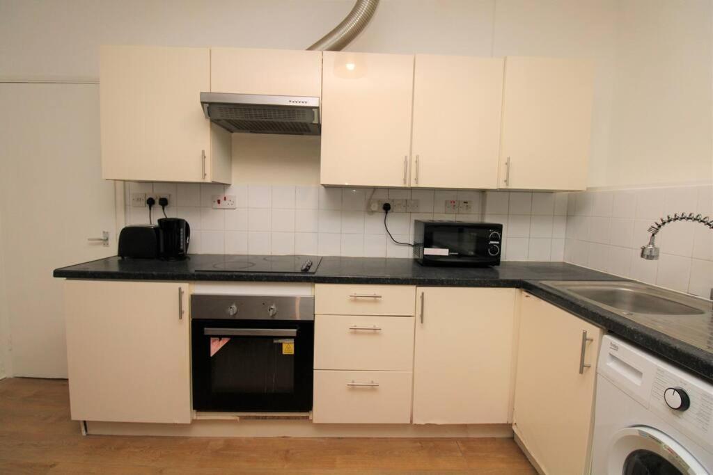 Apartment Ideal 2 Bed Flat Close To City *