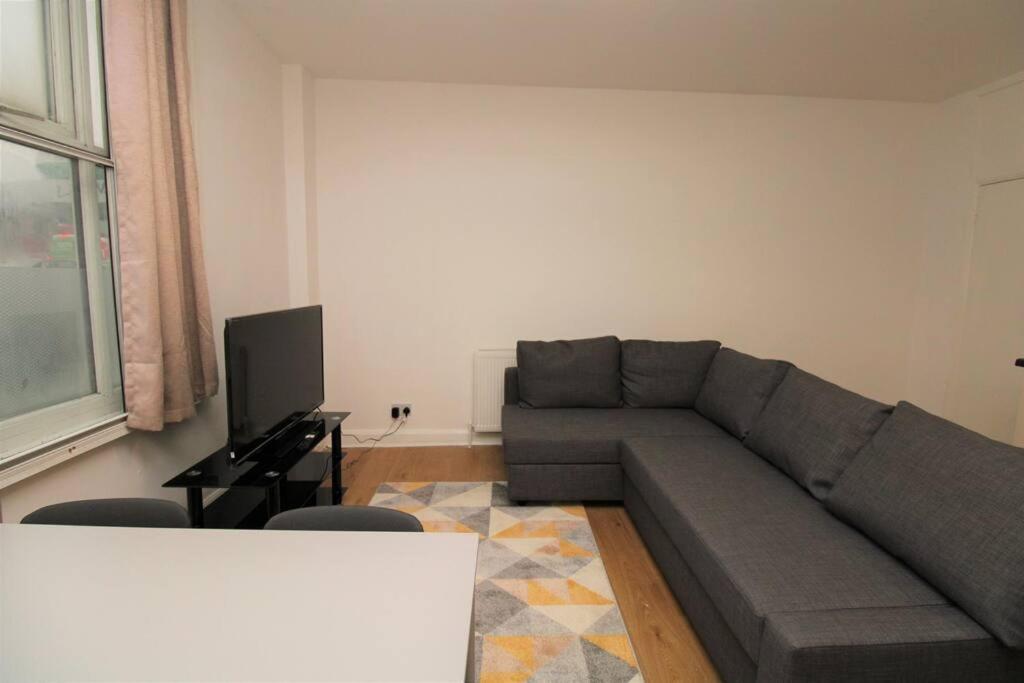 Apartment Ideal 2 Bed Flat Close To City *