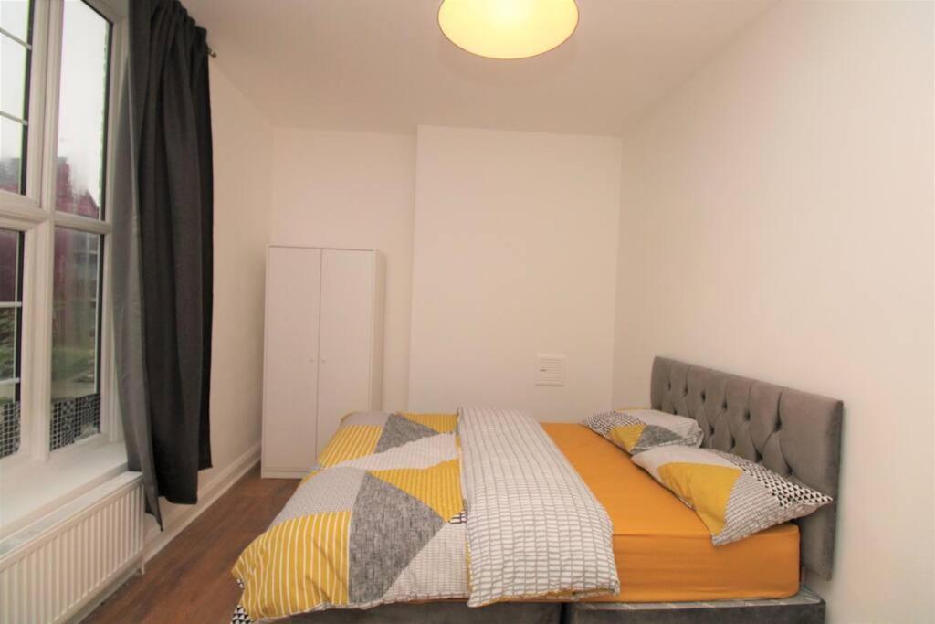 Ideal 2 Bed Flat Close To City Apartment London