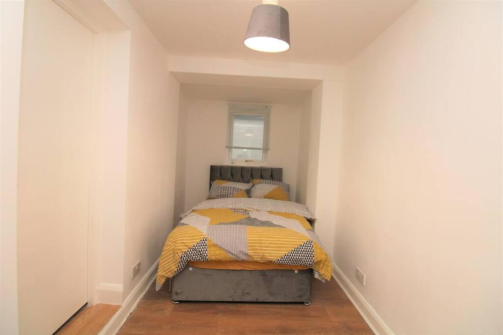 Apartment Ideal 2 Bed Flat Close To City London