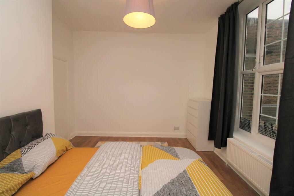 Ideal 2 Bed Flat Close To City London