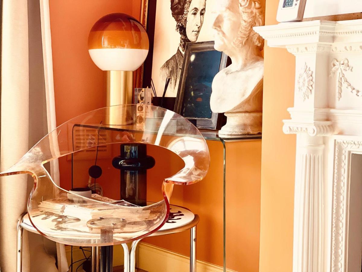 Stylish Portobello Road 2 Bedroom Easy Access Apartment *