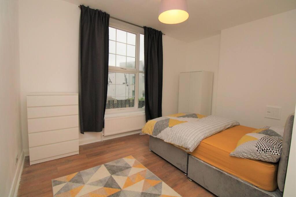 Apartment Ideal 2 Bed Flat Close To City *