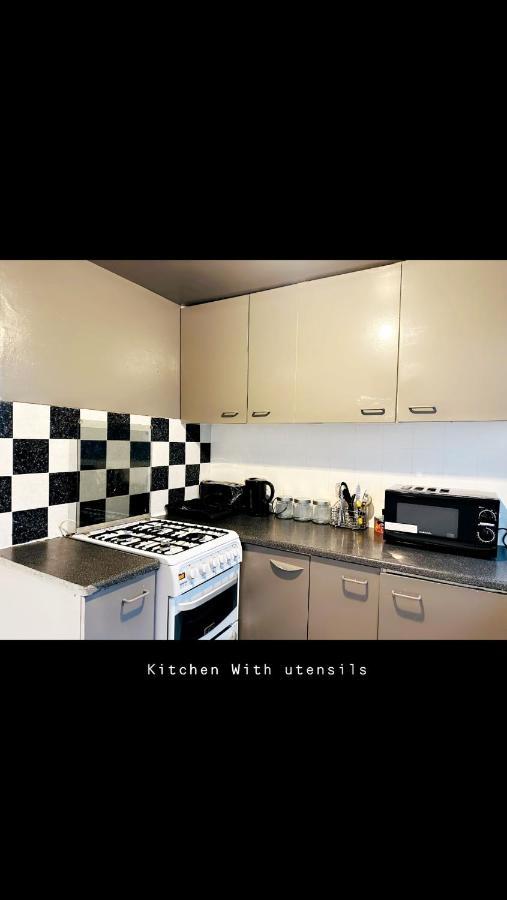 2 Bedroom Double Bed In East Lägenhet London
