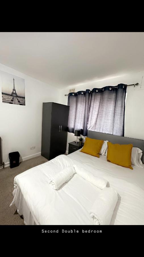 Lägenhet 2 Bedroom Double Bed In East *