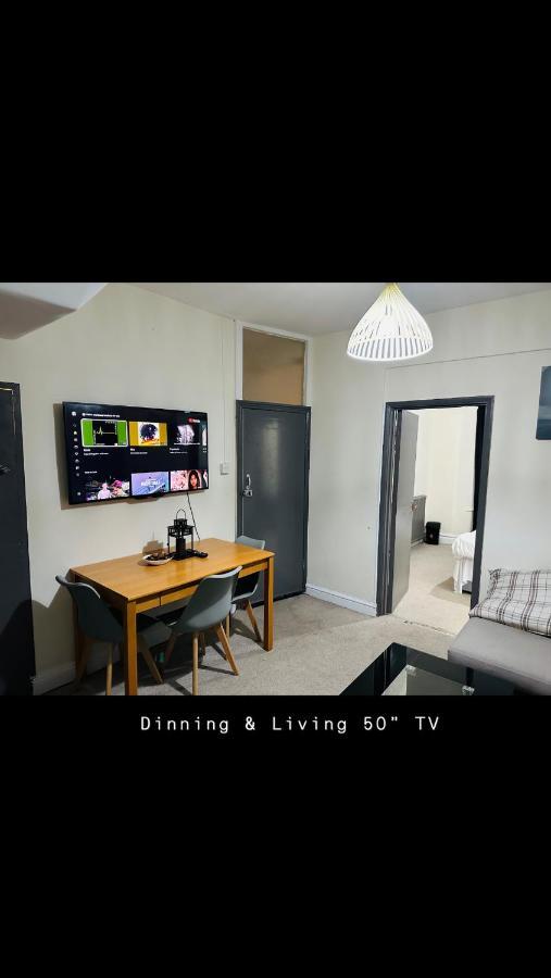 2 Bedroom Double Bed In East Lägenhet London