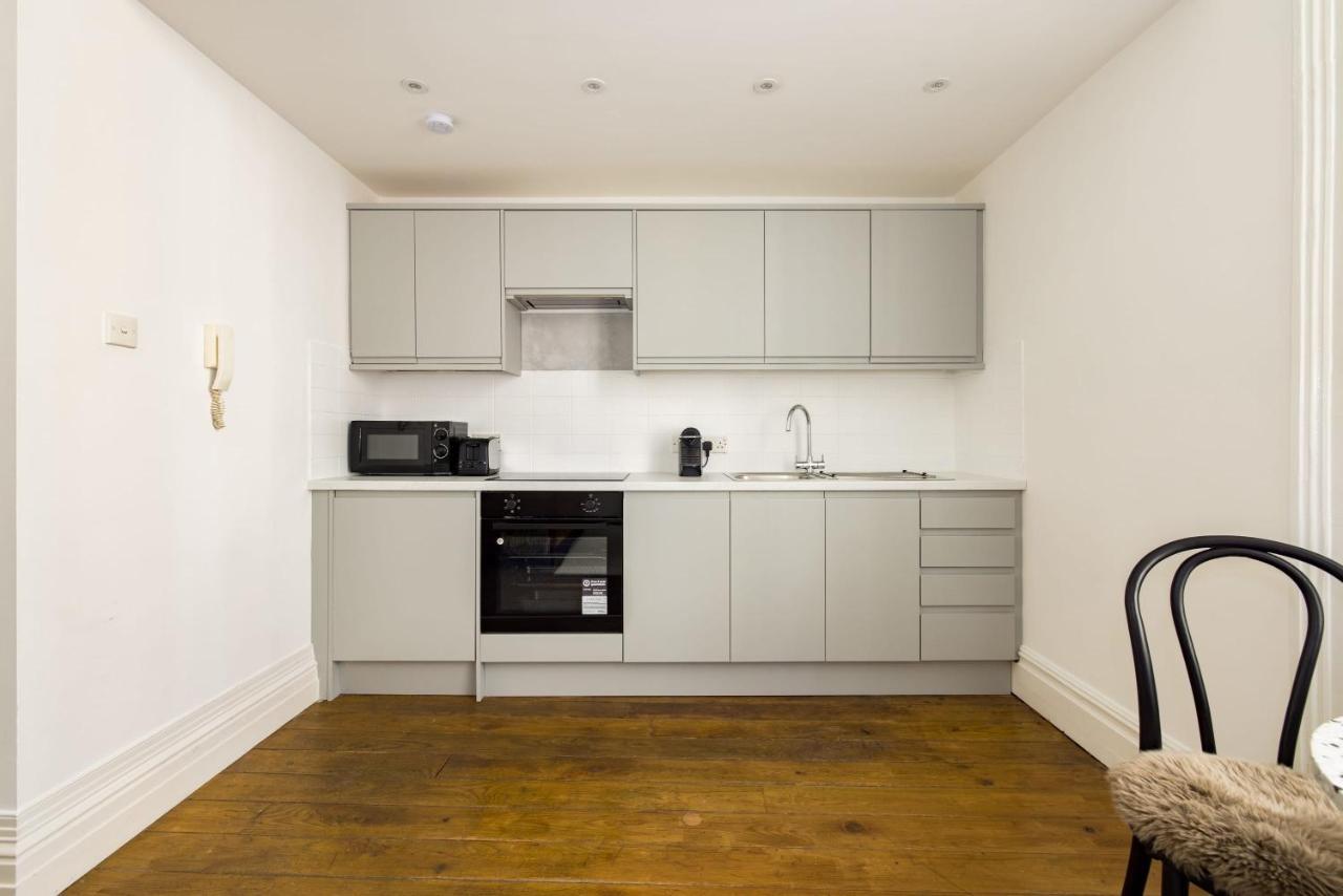 Spacious With Office & Rear Terrace Lejlighed *