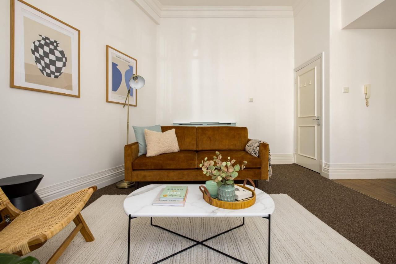Lejlighed Spacious With Office & Rear Terrace London