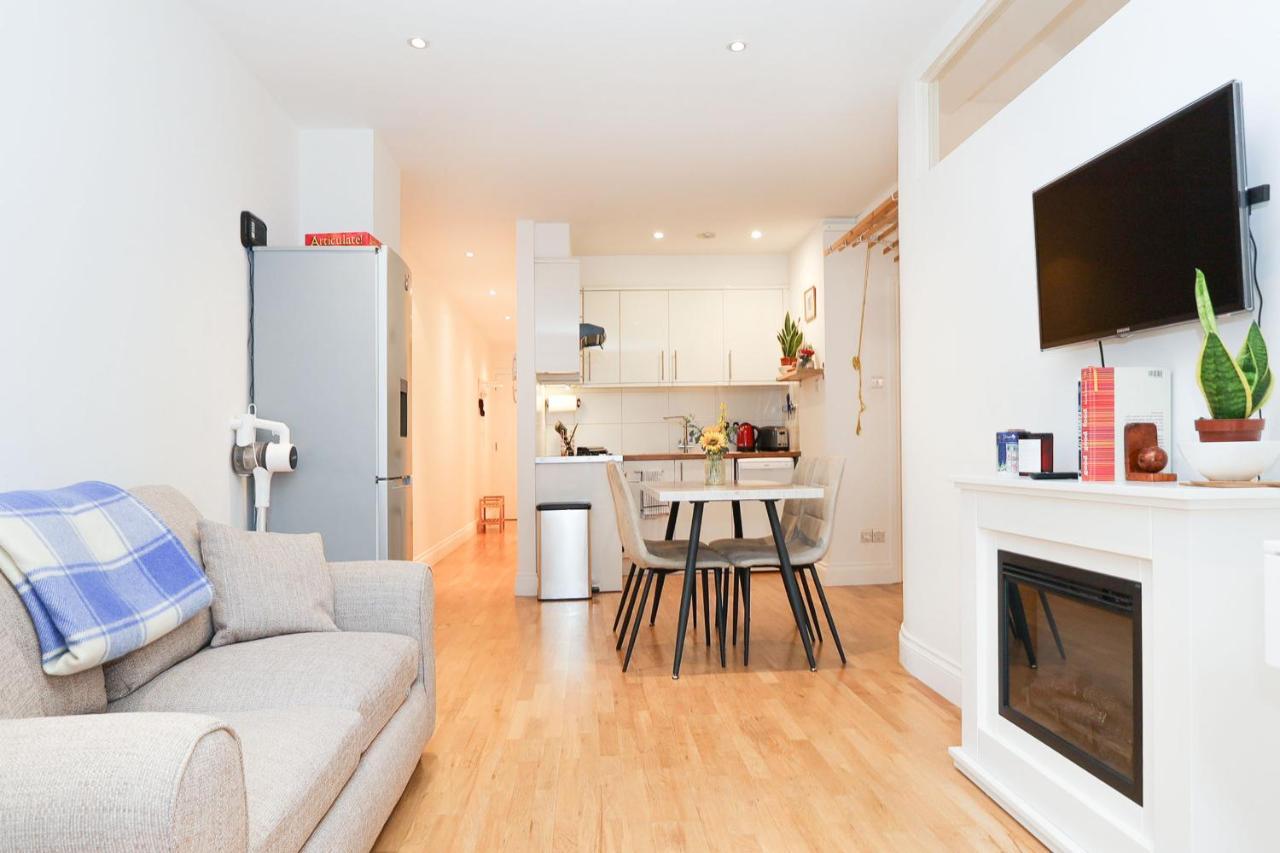 Bright 2-bed Garden Flat With Skylights In Chelsea Leilighet *