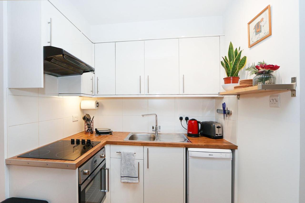 Leilighet Bright 2-bed Garden Flat With Skylights In Chelsea