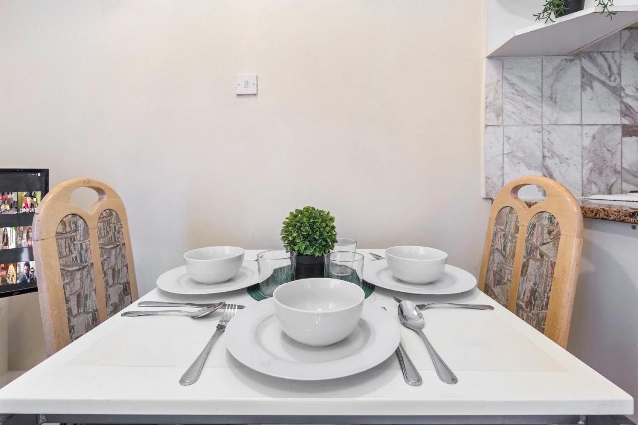 Flat In Leilighet