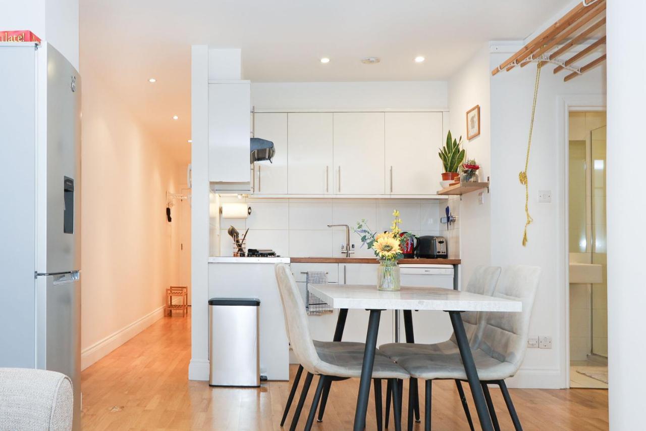Bright 2-bed Garden Flat With Skylights In Chelsea Leilighet