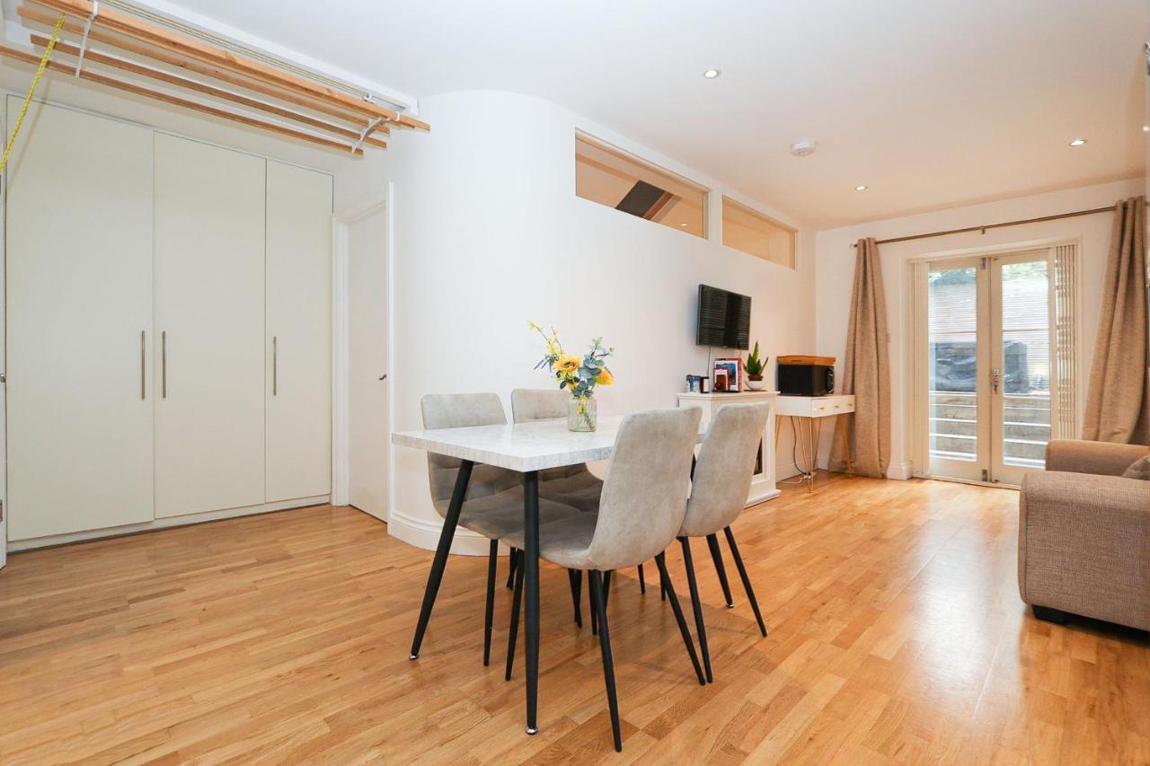 Leilighet Bright 2-bed Garden Flat With Skylights In Chelsea London