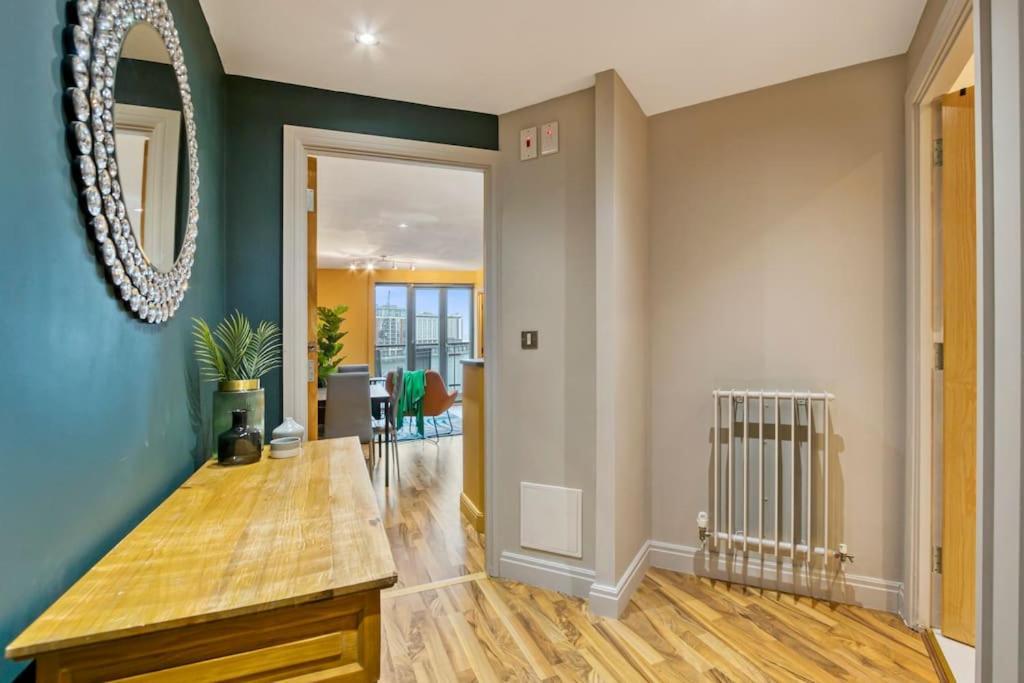 2 Bed Docklands Apt- 02 & Excel Appartement