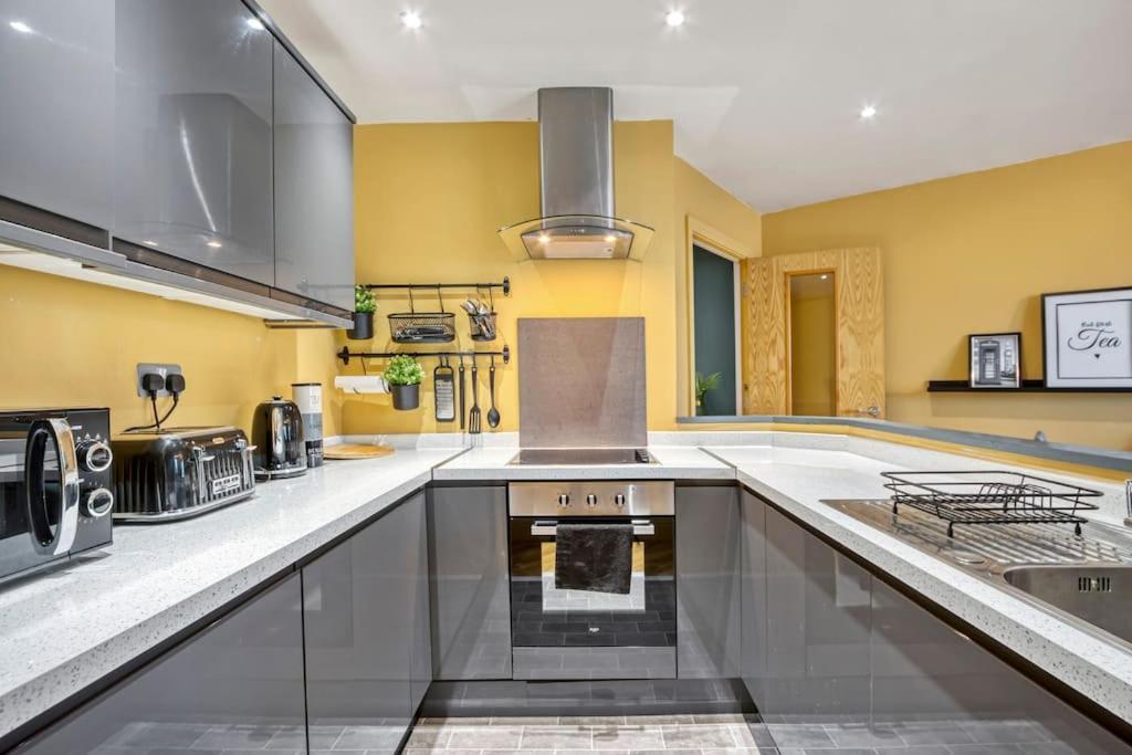 2 Bed Docklands Apt- 02 & Excel Appartement *