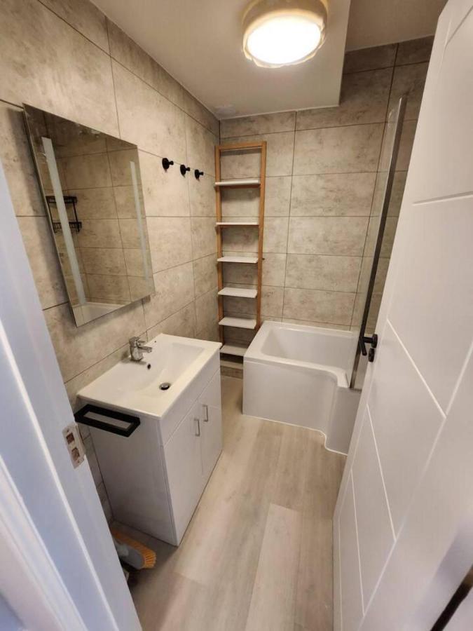 Beautiful 2-bed In - Sleeps 6! Lägenhet *