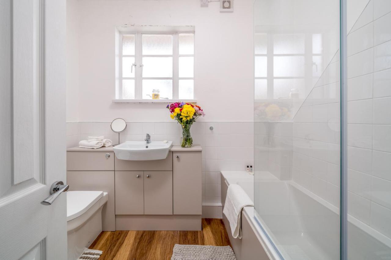 Bright West Hampstead Retreat Apartment