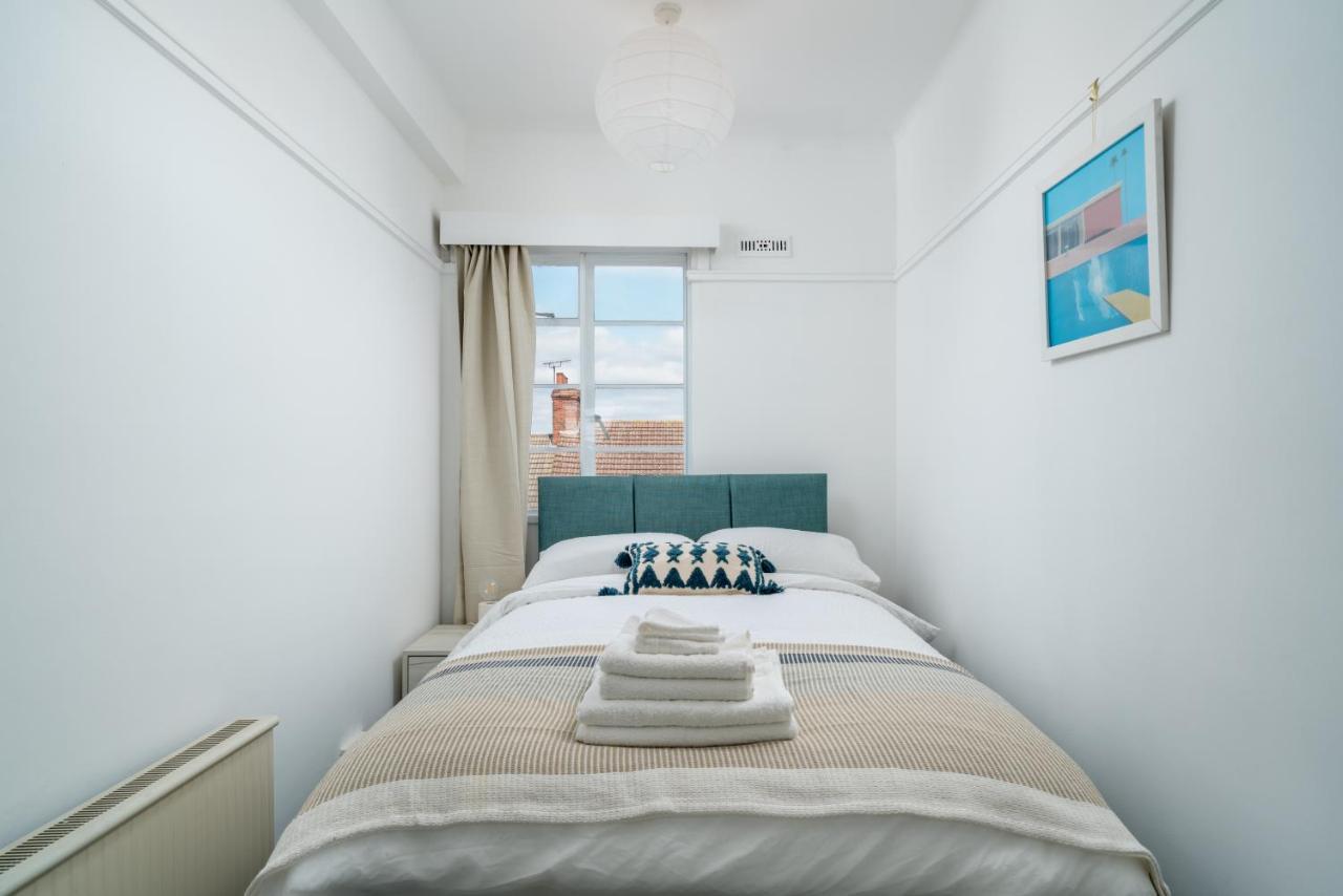 Bright West Hampstead Retreat Apartment London
