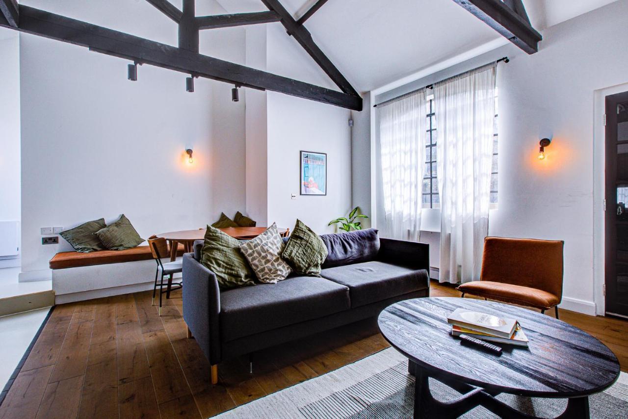 Stylish 1br Unit, Super Fast Internet, Gated Complex - Near Queen's Park! Apartment *