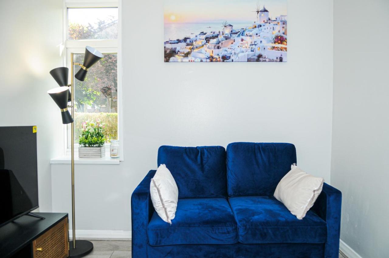 Lägenhet Greater London, 1 Bed Flat, Parking, Nr Metro Stations, 15mins To *