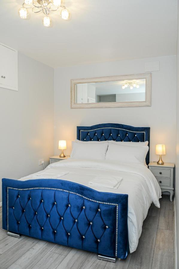 Apartment Greater London, 1 Bed Flat, Parking, Nr Metro Stations, 15mins To London