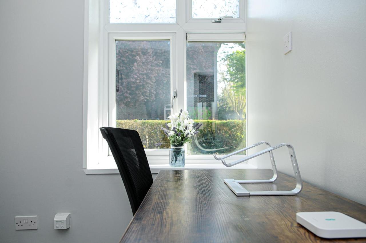 Lägenhet Greater London, 1 Bed Flat, Parking, Nr Metro Stations, 15mins To