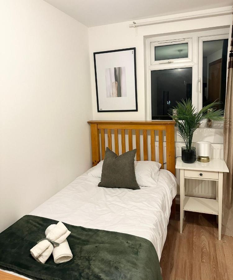 Feriehus Relaxing In Spacious House London
