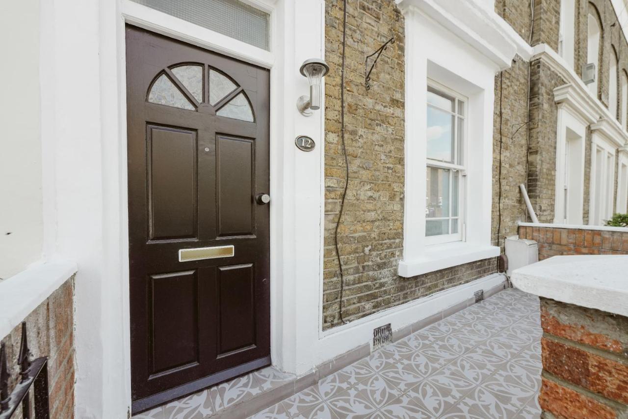 Guest house Great In Stepney Station - 12 London