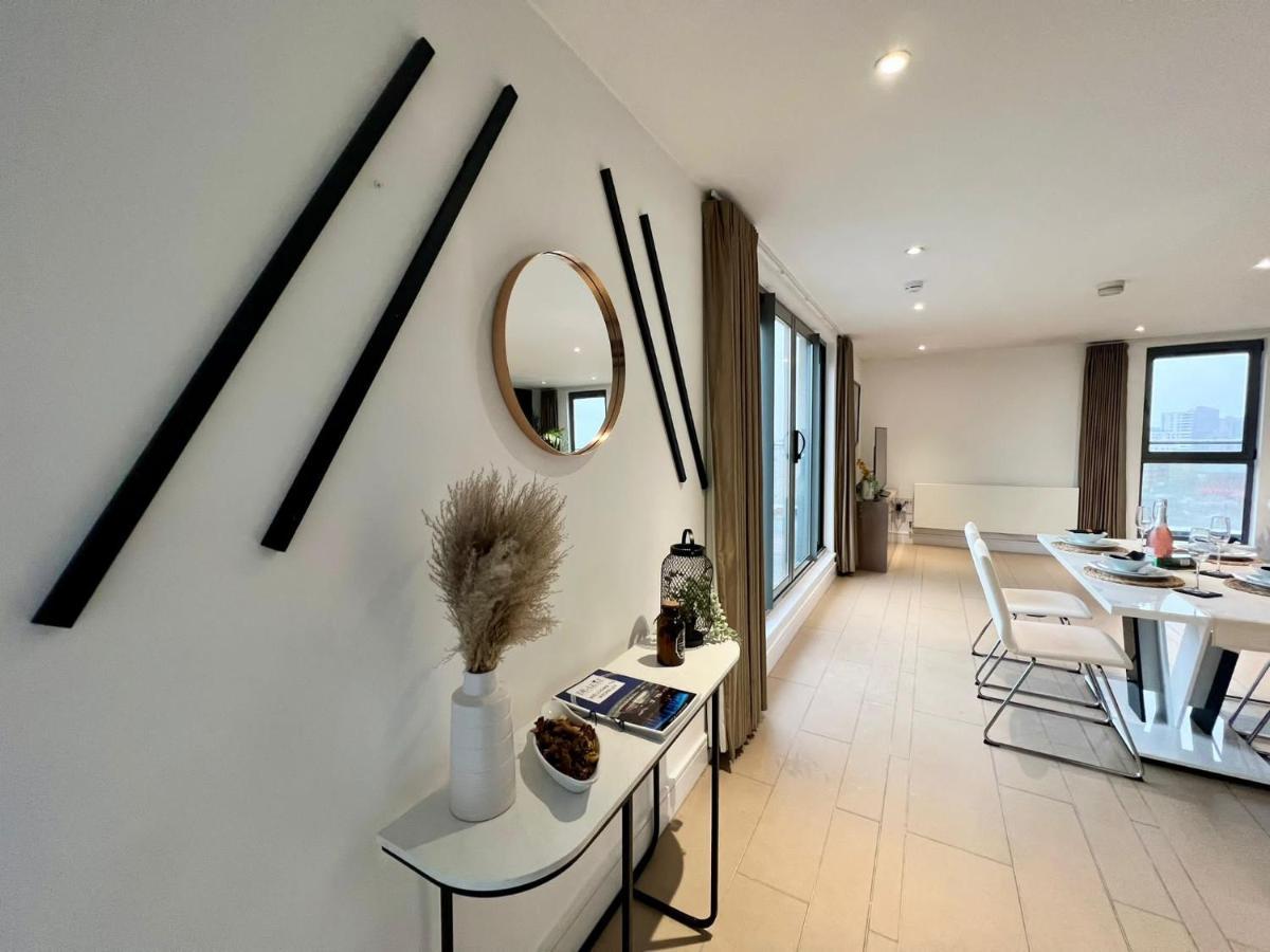 Penthouse In Wembley Apartment
