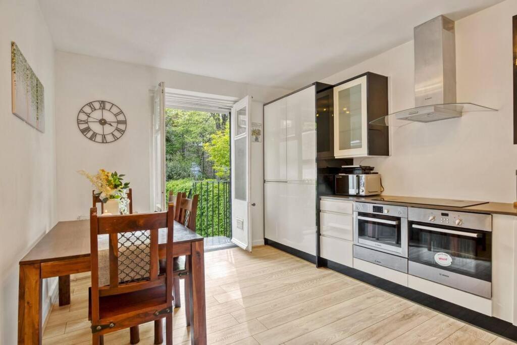 Charming Earls Court Lejlighed *