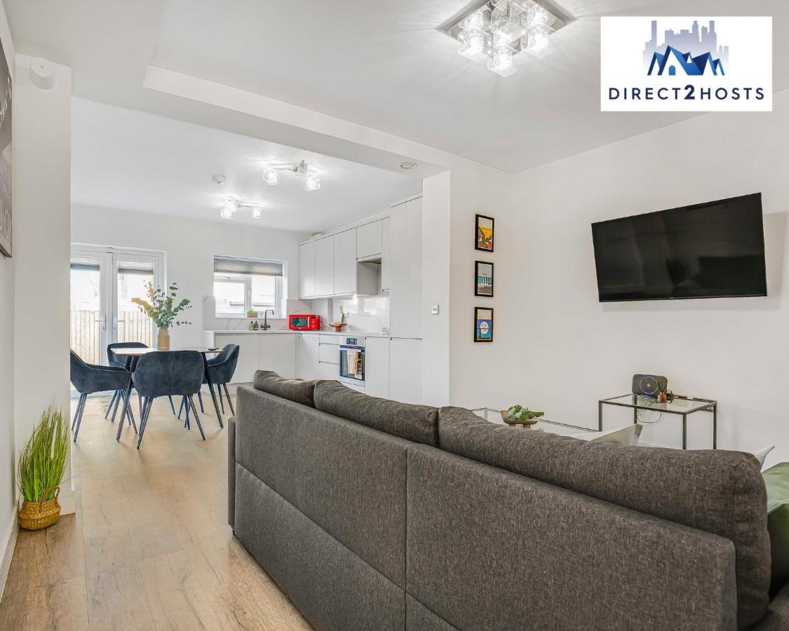 Stylish West Oasis: Two-bedroom With Workspace