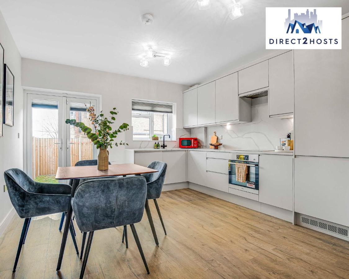 Stylish West Oasis: Two-bedroom With Workspace