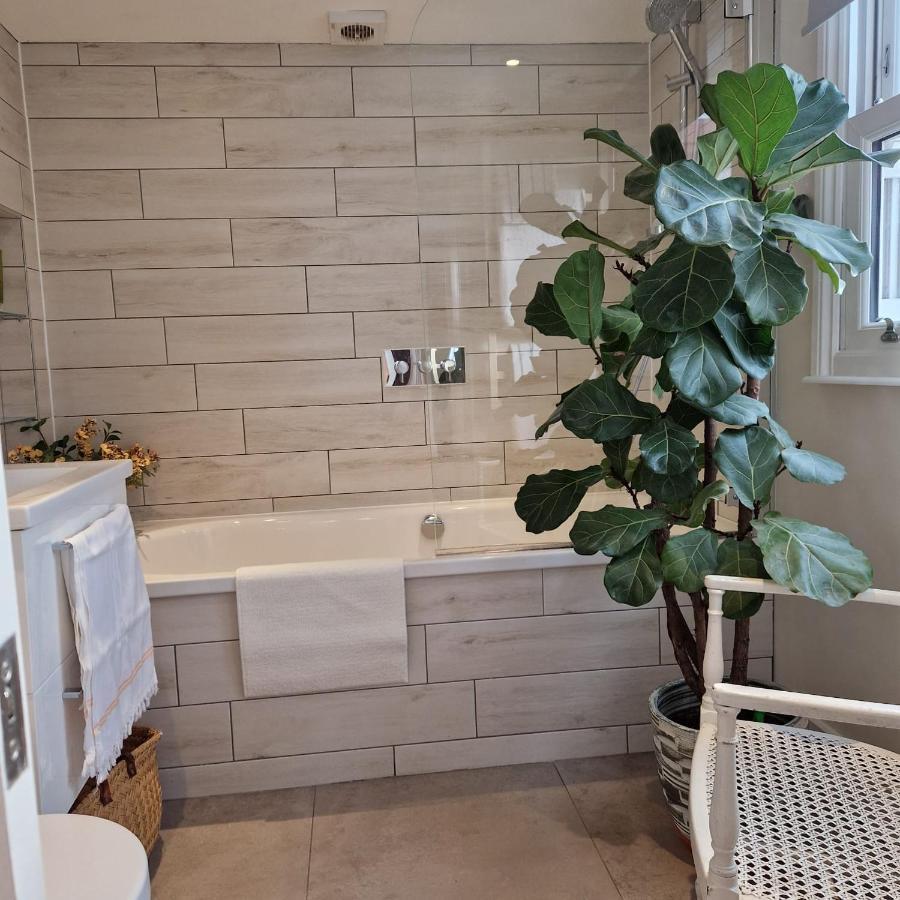 Colourful 2 Bed 2 Bath Tooting House Appartement Londen