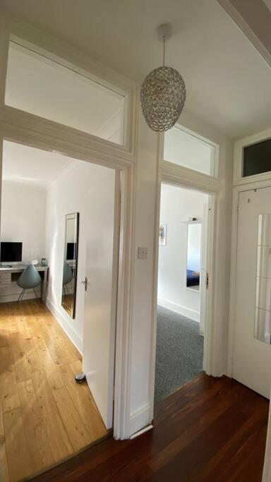 2 Bedroom Flat In Camberwell - Location With Excellent Connections To Tourist Attractions And Main Airports Appartement