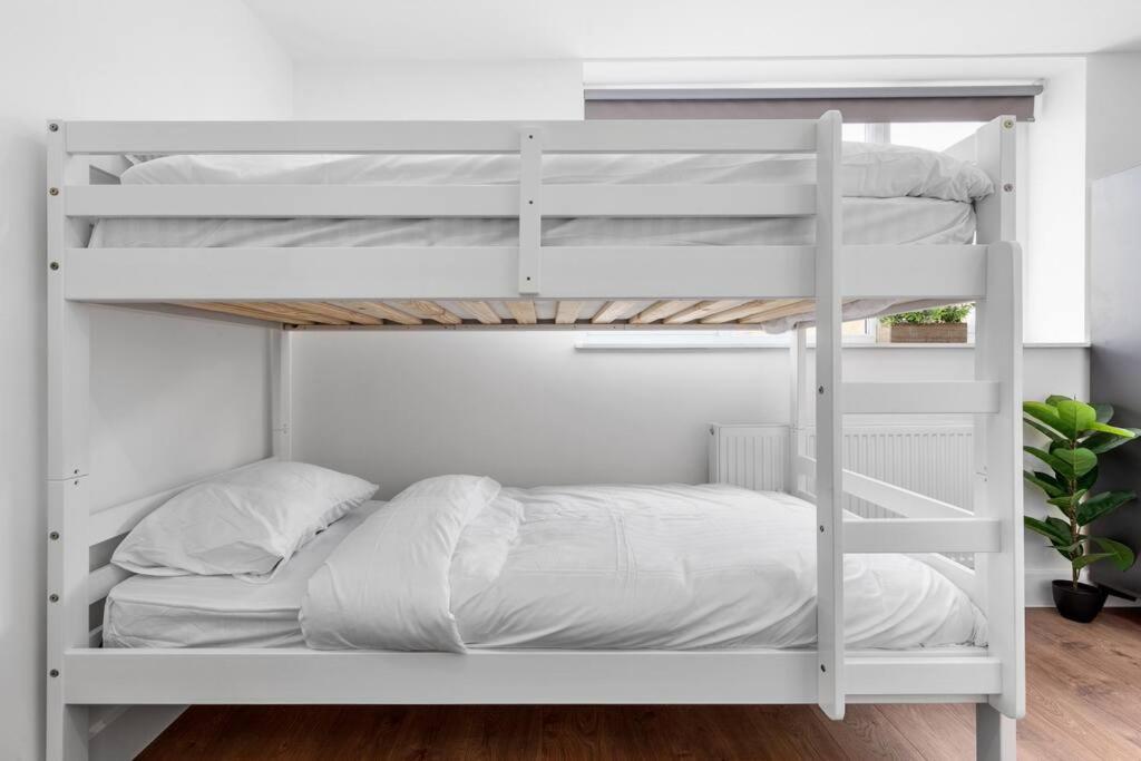 Sleep 8 Eye Wrf Leilighet London
