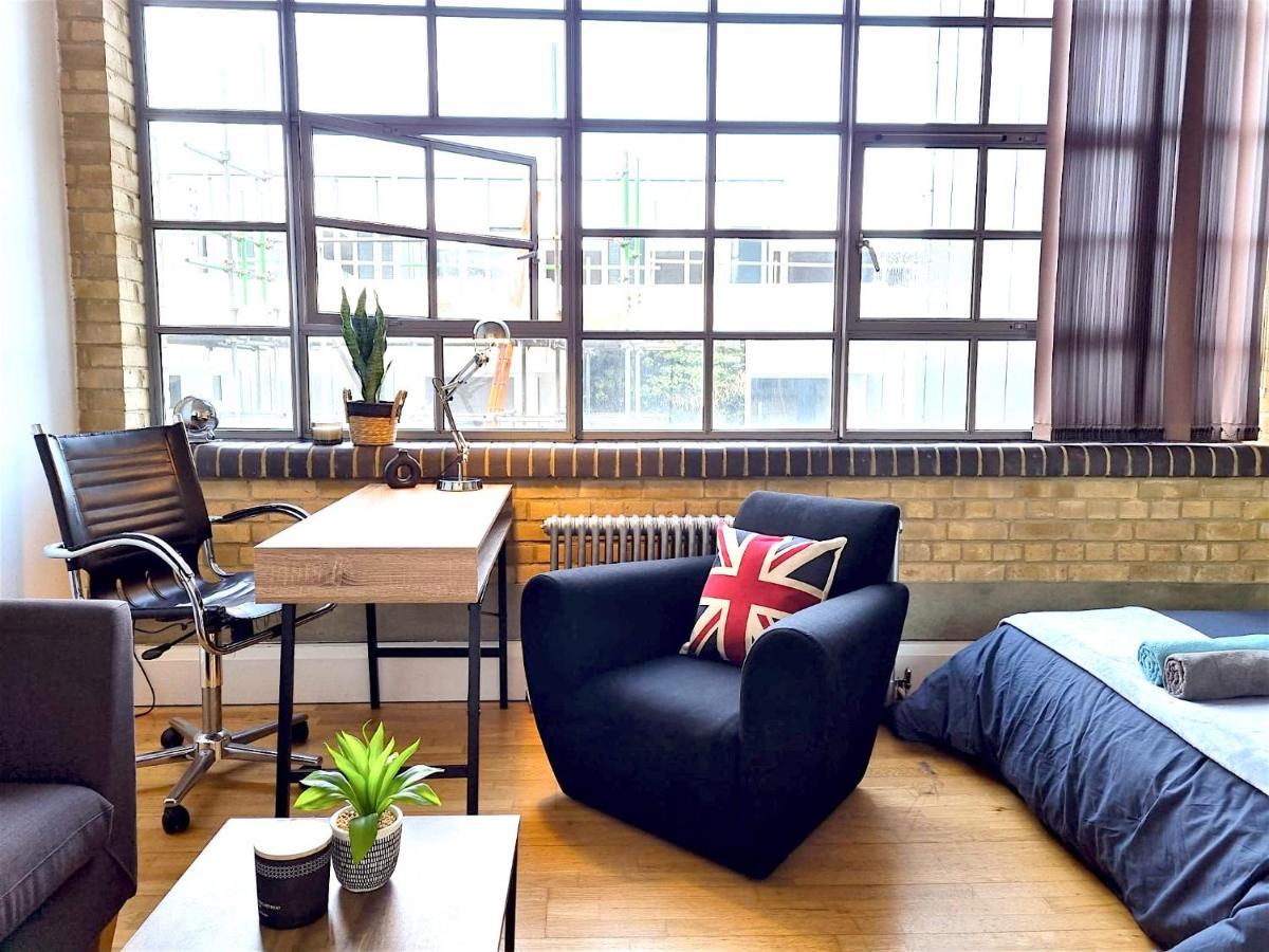 Spacious Studio In Old St * London