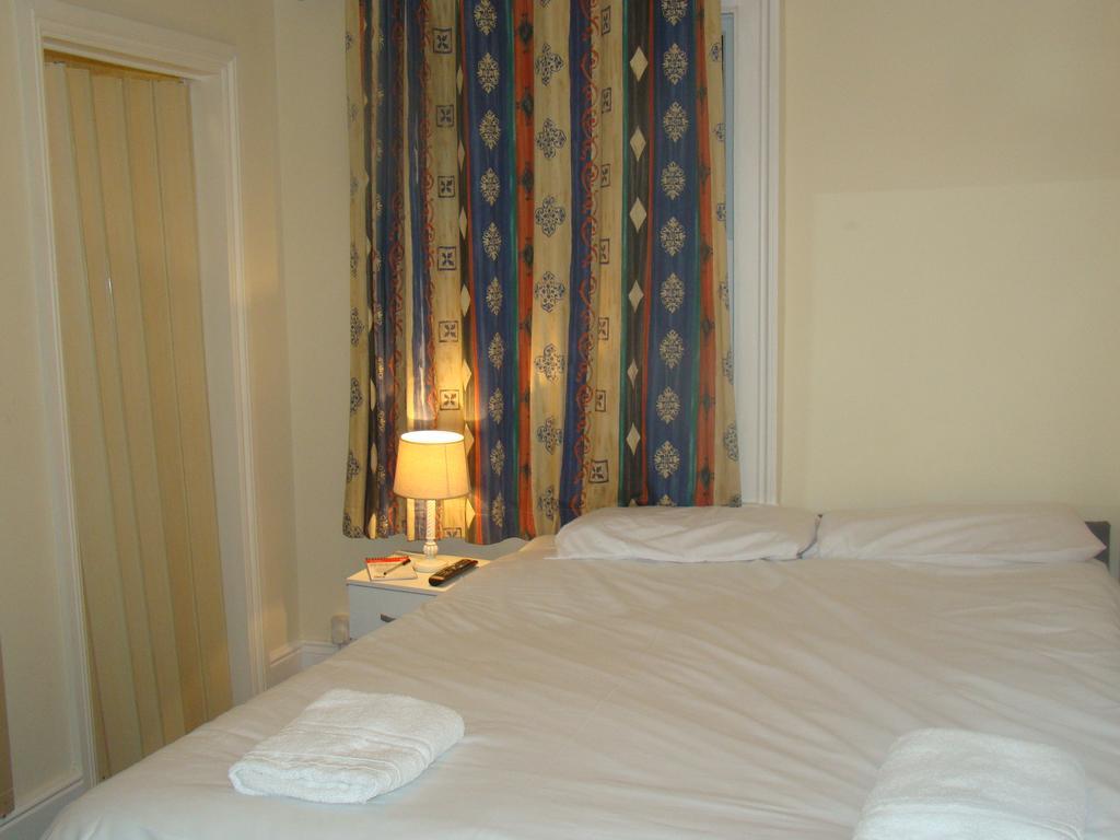 Hotel Kensington Rooms And Apartments 2*