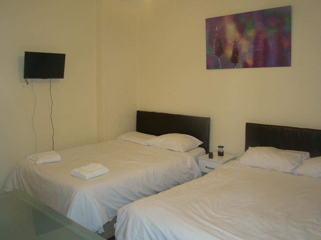 Kensington Rooms And Apartments 2*