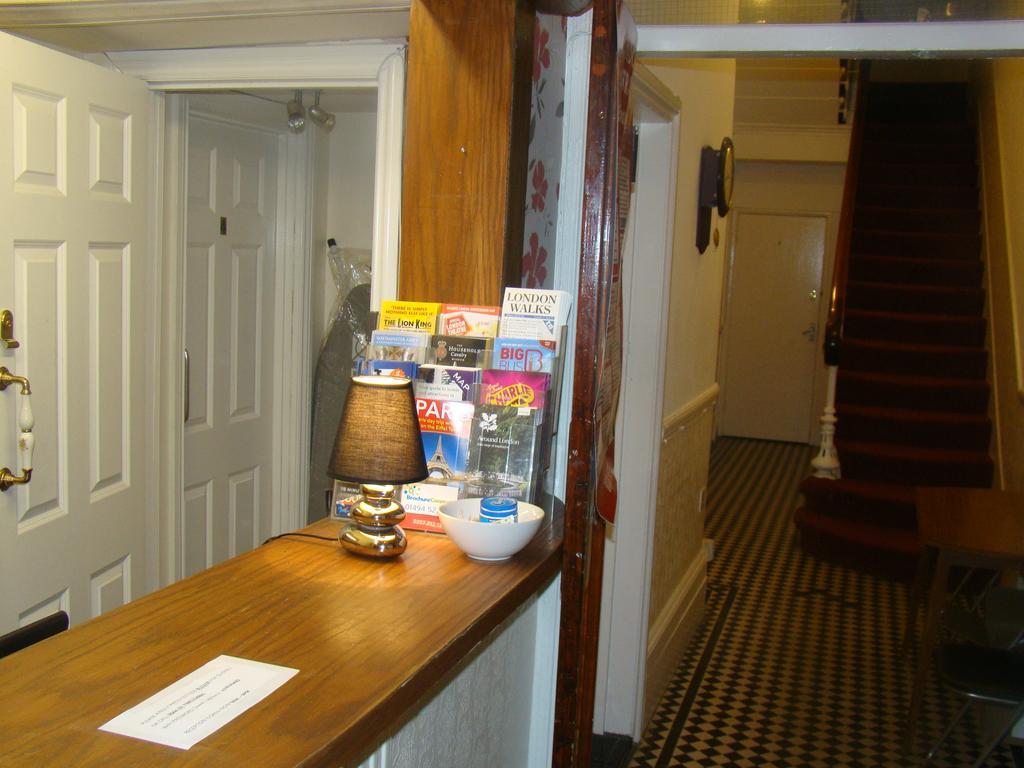 Kensington Rooms And Apartments 2* London