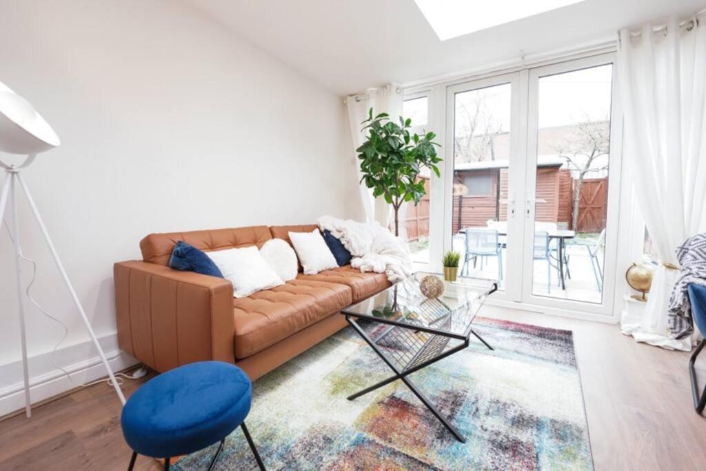Newly Renovated Modern 4 Bed 3 Bath London