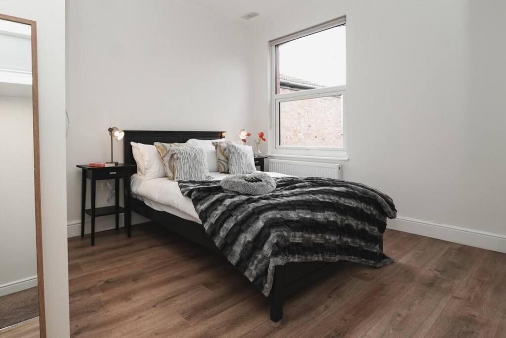 Newly Renovated Modern 4 Bed 3 Bath * London