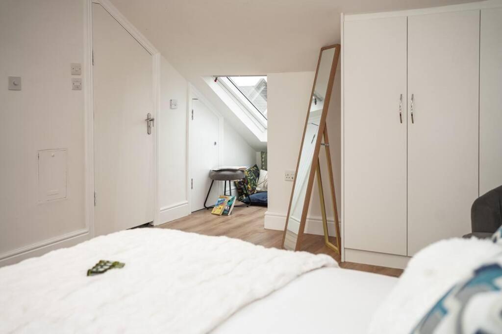 Lägenhet Newly Renovated Modern 4 Bed 3 Bath *