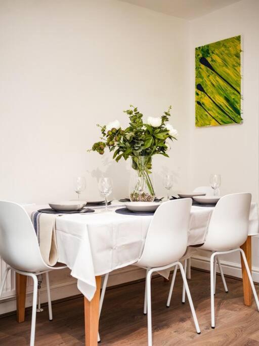 Lägenhet Newly Renovated Modern 4 Bed 3 Bath *